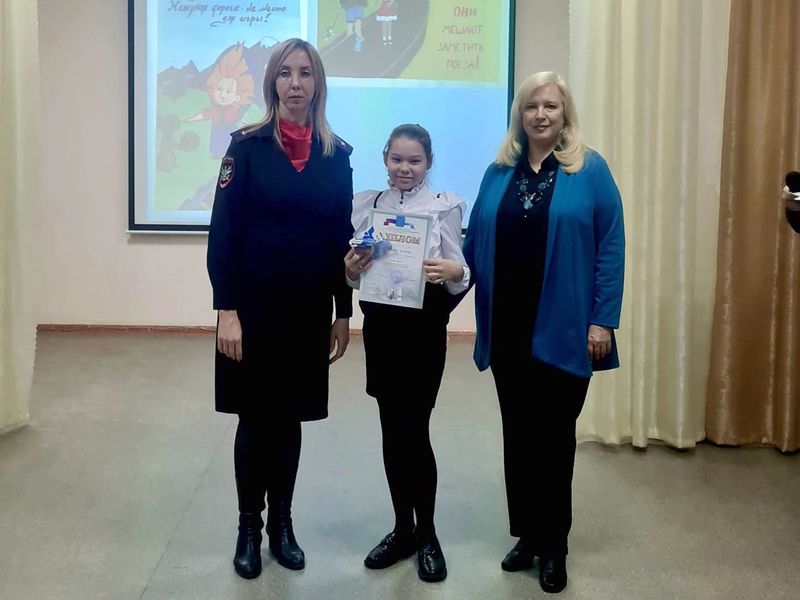 Ученица гимназии стала призером городского конкурса плакатов «Азбука дорожной науки».