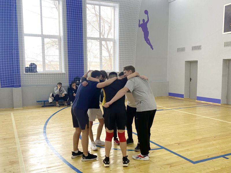 Команда гимназии - участница первенства Волжского района по волейболу.