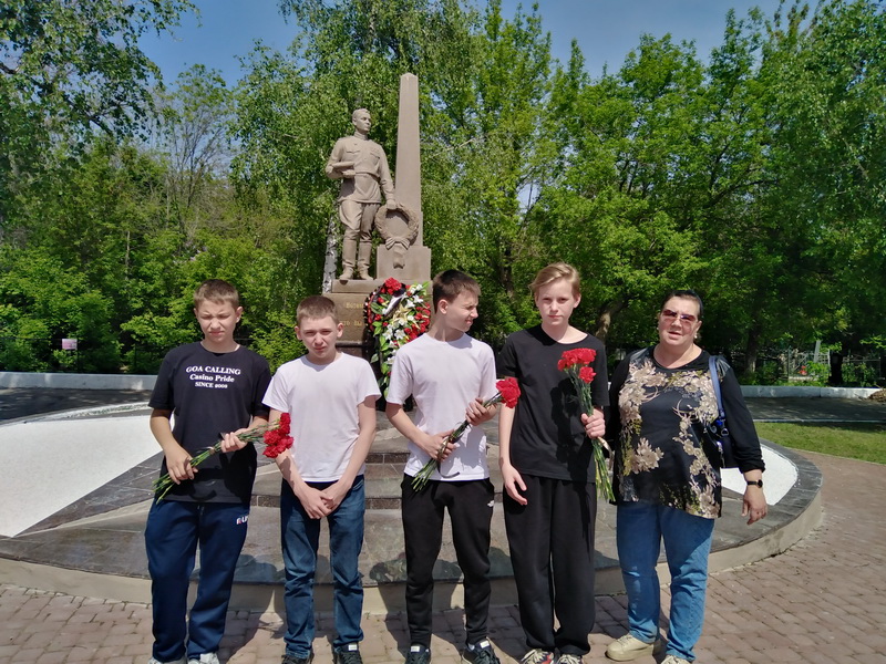 Волонтеры гимназии  приняли участие в акции на Воскресенском кладбище.