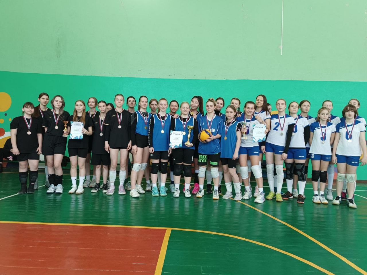 Ученица 9 класса — Полянская Лада стала бронзовым призером по волейболу в составе Сборной Волжского района.