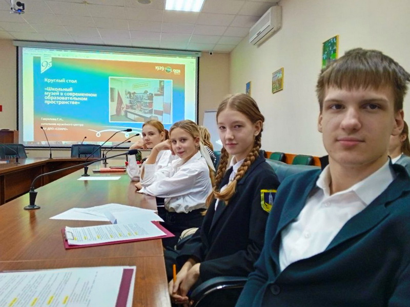 Участники &amp;quot;Экскурсионного бюро&amp;quot; гимназии выступили на круглом столе в СОИРО.
