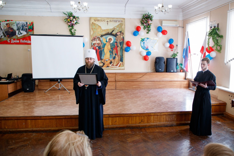 Гимназию посетил Митрополит Саратовский и Вольский Лонгин.