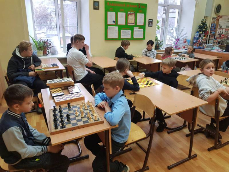 В гимназии в дни каникул состоялись новогодние турниры.