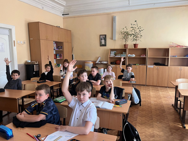 Учащиеся гимназии приняли активное участие в выборах кавалеров Общественного почётного знака детского признания «ОРДЕН ЛАДОШКИ».